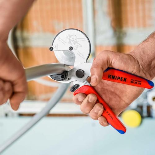 Knipex Pipe Cutter for Composite and Plastic Pipes Chrome-plated 210mm 90 25 25